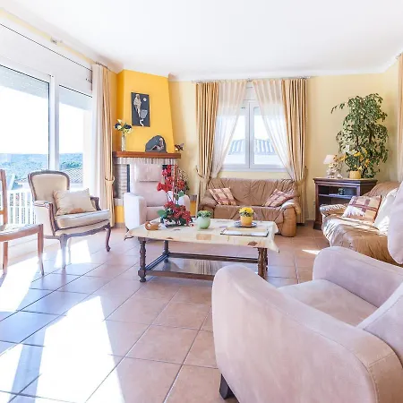 Hébergement de vacances Spacious Holiday In L Escala With Private Pool