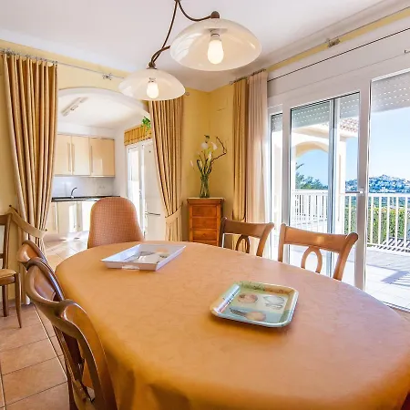 Spacious Holiday In L Escala With Private Pool