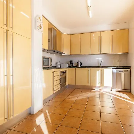 Hébergement de vacances Spacious Holiday In L Escala With Private Pool